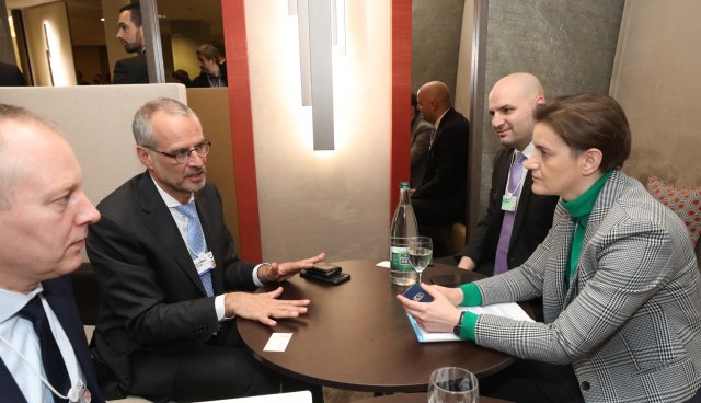 Brnabićeva u Davosu razgovarala s predstavnicima Filipsa i Simensa