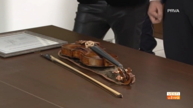 "Vojvoðanskom Paganiniju" vraæena ukradena violina vredna pola miliona evra VIDEO