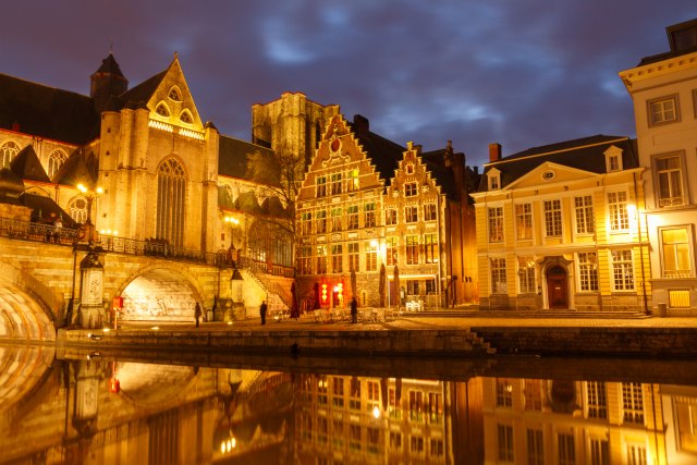 Magično osvetljenje belgijskog grada navešće vas da lutate i istražite svaki njegov kutak