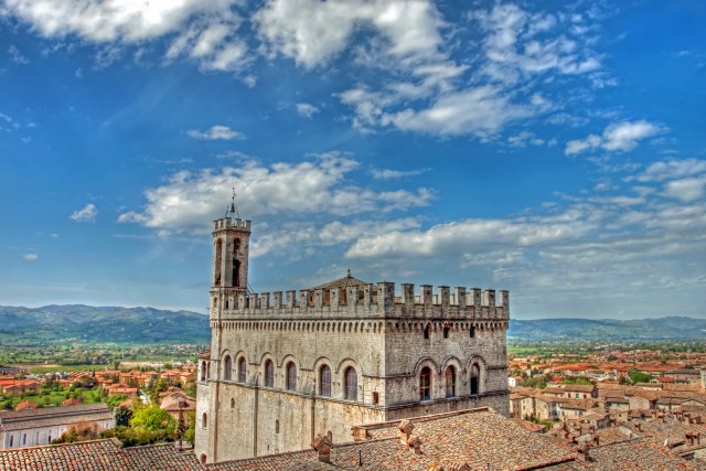 Italijanski "grad ludaka": Zbog èega turisti obilaze tri puta oko fontane?