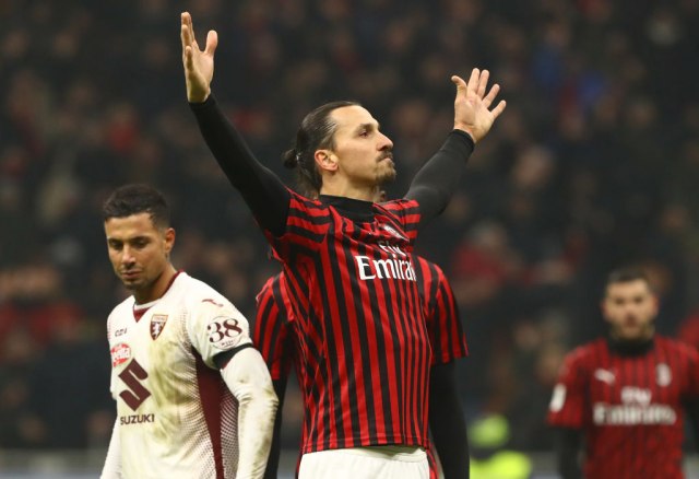 Festival promašaja i pobeda u Kobijevu čast – Milan u polufinalu kupa Italije