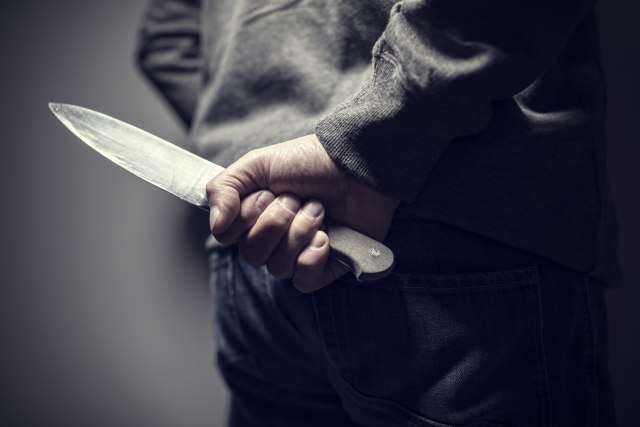 Niška policija traga za mladiæem koji je nožem izbo vršnjaka