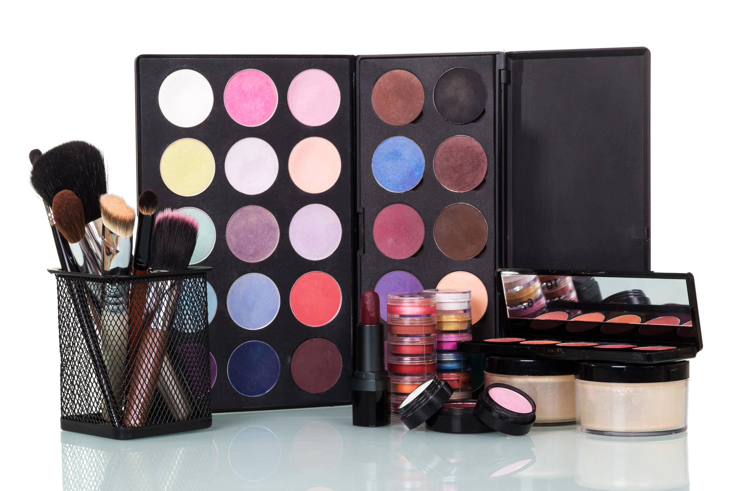 Fenomenalni trikovi: Kako da vaša stara ili pogrešno kupljena kozmetika dobije NOVO RUHO?