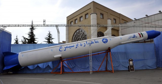 Iran predstavio novu raketu sa motorom na čvrsto gorivo