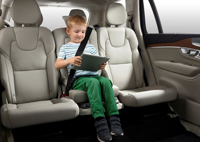 Deca u automobilu – koja su pravila za bezbednu vožnju?