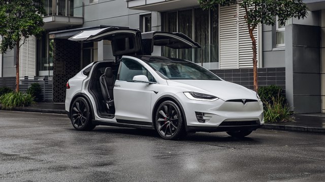 Tesla povlači 15.000 automobila zbog mogućeg problema sa upravljanjem