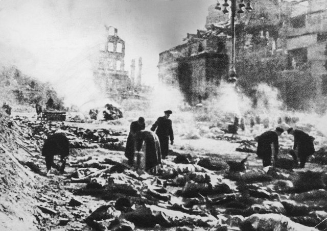 Grad je sravnjen sa zemljom te noæi: Bila je to cena za Hitlerov "totalni rat"