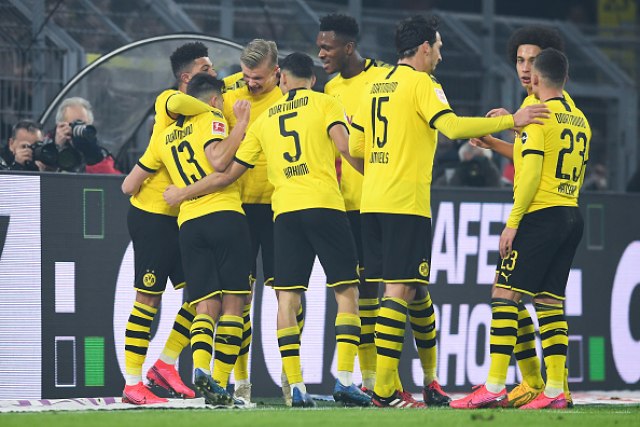 Dortmund "èetvorkom" ispratio Ajntraht