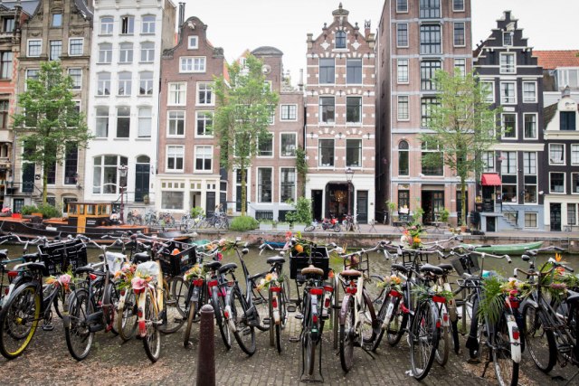 ANKETA B92: Da li turisti u Amsterdam idu samo zbog legalne droge i prostitucije?