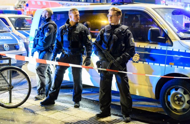 Škaljarca u bolnici obezbeđuju nemački policajci - poreski obveznici se bune: Ko će to da plati?
