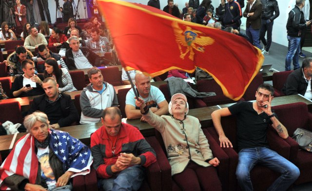 Za paljenje crnogorske zastave 30 dana pritvora