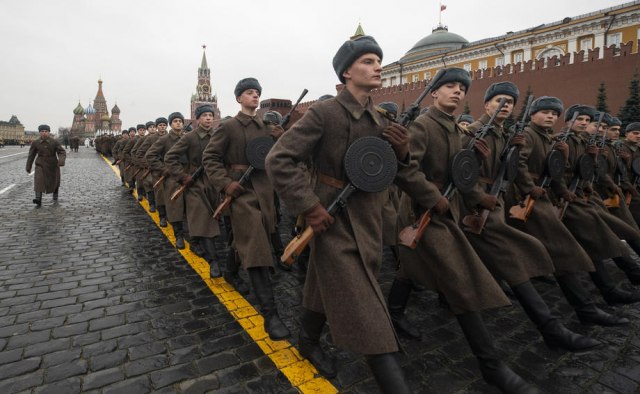 Na paradi u Moskvi marširaæe i srpski vojnici