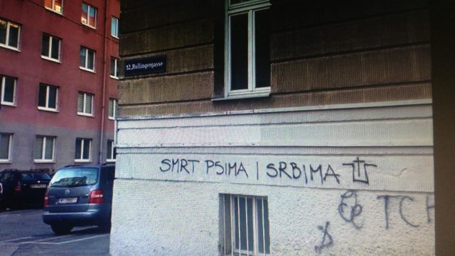 "Smrt psima i Srbima"; Hitno reagovala Ambasada Srbije FOTO