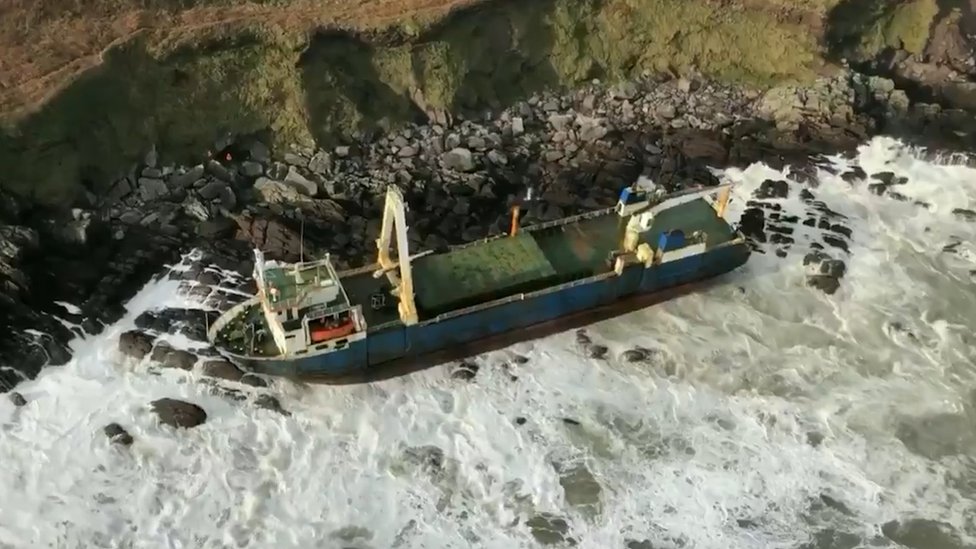 Oluja Denis: Kako je "brod-duh&#x201c; bez posade plovio okeanima godinu dana