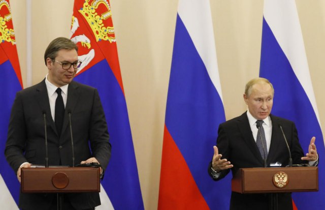 Vučić čestitao Putinu: Dan koji je više od praznika