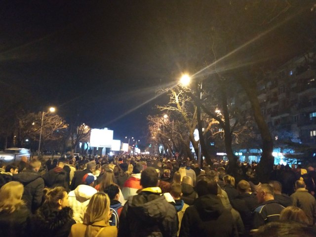 Ulice Podgorice preplavljene: "Niko nije ostao kod kuæe" VIDEO/FOTO