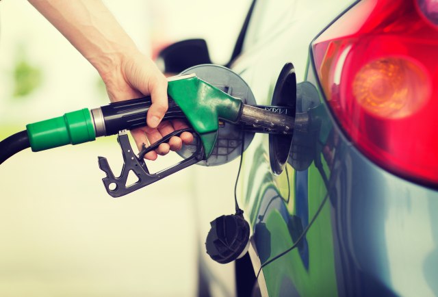 Karticama EPS-a platio više od 21.000 litara goriva, oštetili preduzeće za 3.362.304 dinara