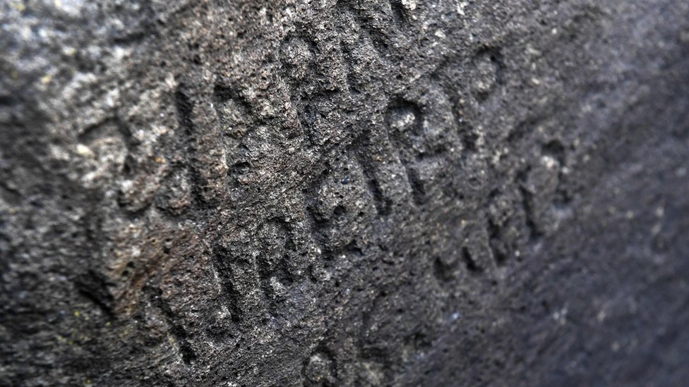 Francuska: Misteriozna poruka u kamenu otkriva tajnu tragiène smrti