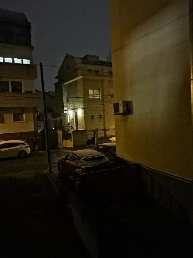 U Beogradu veje: Tokom dana bilo 20 stepeni, a sada pada sneg VIDEO/FOTO
