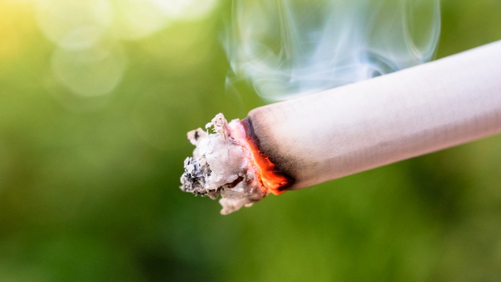 Mladi i cigarete: Da li treba zabraniti kupovinu cigareta mlaðima od 21 godine