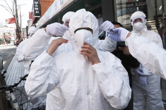 Stujardesa zaražena koronavirusom, letela između Seula i Los Anđelesa