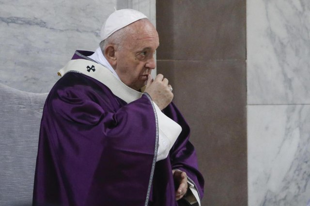 Papa Franja se ne oseæa najbolje, "viðen kako kija i duva nos"