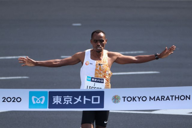 Održan maraton u Tokiju na praznim ulicama