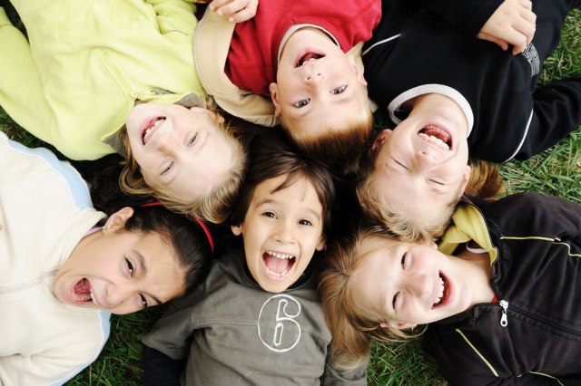 Istraživanje pokazalo: Srećna deca su kasnije uspešni ljudi