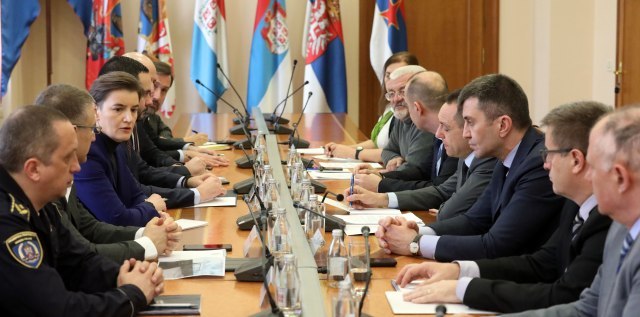 Government meeting on migrants began; Vucic issued orders to the army, police and BIA
