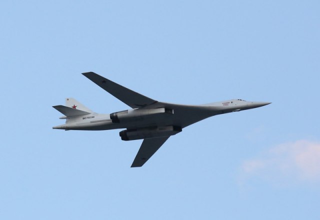 Ruski bombarderi Tu-160 leteli 15 sati iznad Atlantskog okeana VIDEO