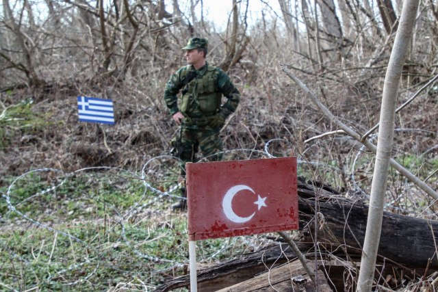 Novi čuvari stigli na granicu - Grčka sprečava masovni ulazak migranata