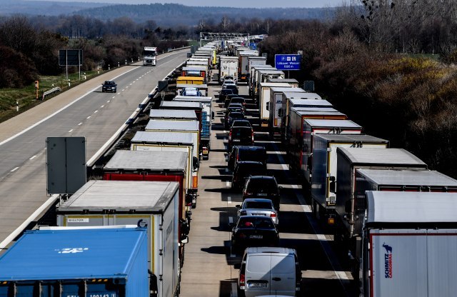 Serbia closed its borders, intercity traffic stops at noon