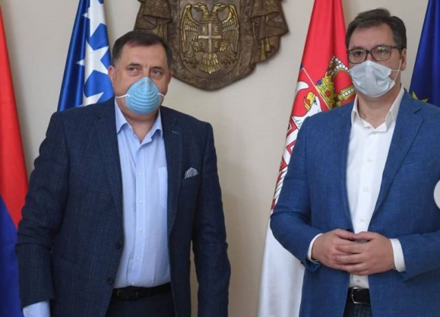 Vučić se sastao sa Dodikom, rukovali se laktovima FOTO