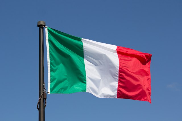 Pojedinačni slučajevi skidanja EU zastava i dizanja kineskih i ruskih u Italiji