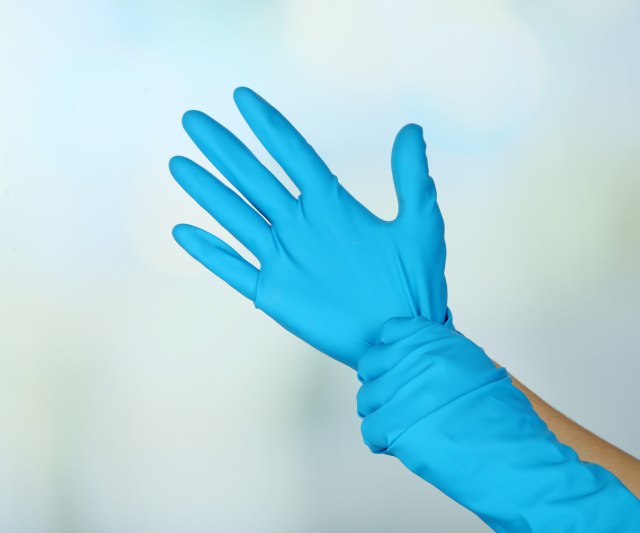 Vodeæi proizvoðaè upozorava: Preti nestašica zaštitnih rukavica