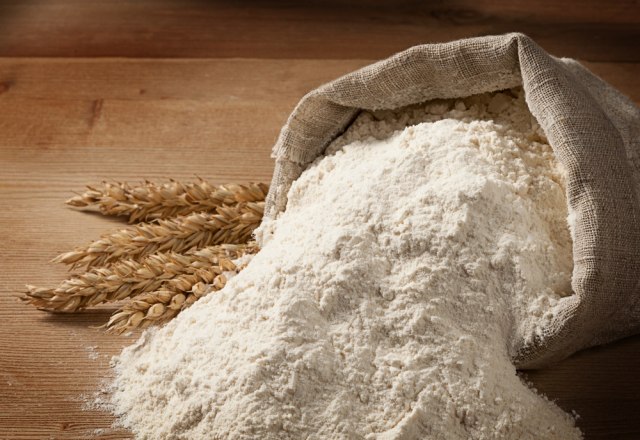 Ovo je najbolji način čuvanja brašna: Ne sme da ostane u papirnom džaku