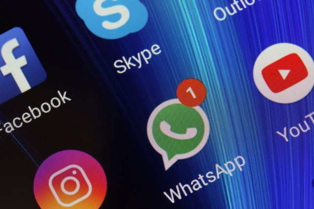 WhatsApp ogranièava deljenje poruka: Ko zna koji pokušaj borbe protiv dezinformacija