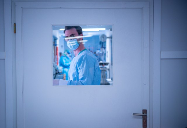 Rizikuju svoje živote, da bi spasli naše: U Italiji 103 lekara umrla od koronavirusa