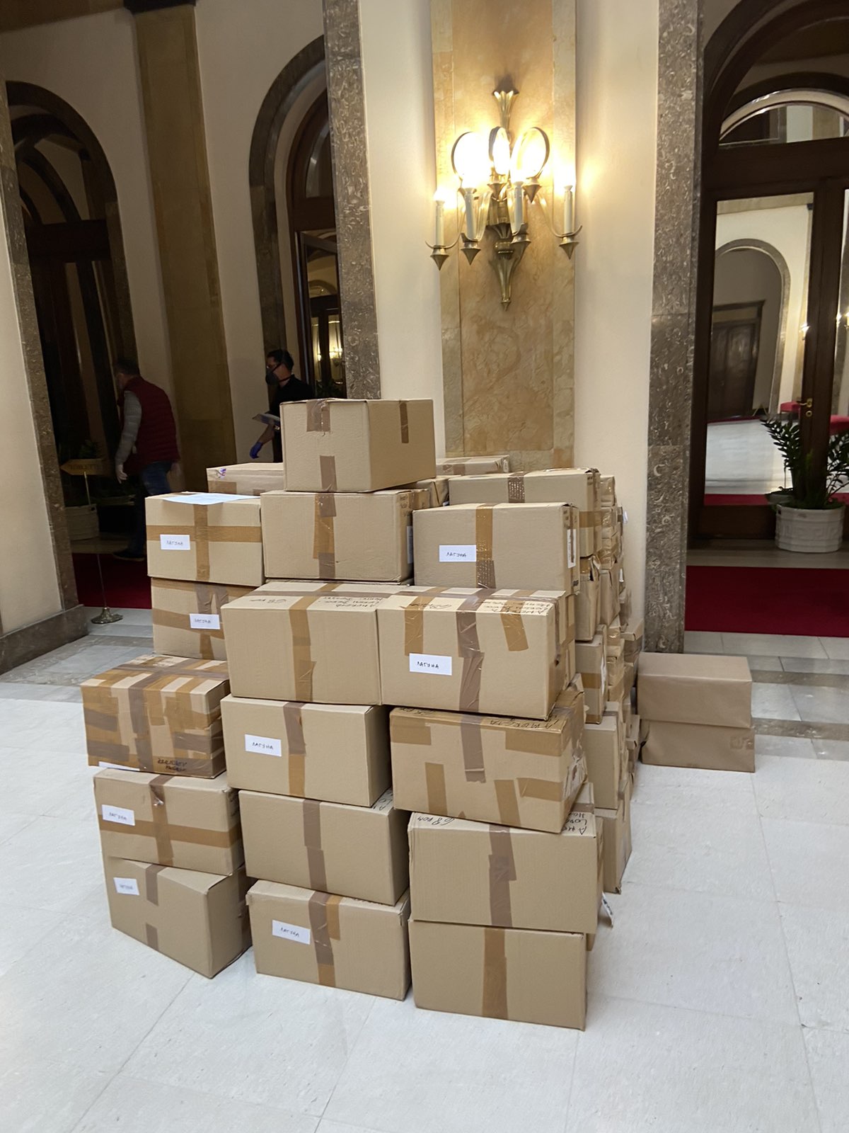 Izdavačka kuća Laguna poklonila 5.000 knjiga starijim Beograđanima