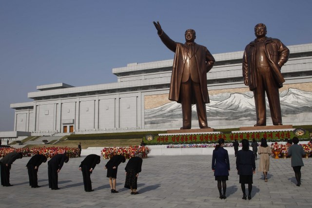 Severna Koreja obeležava dan osnivača države, Kimovog dede FOTO