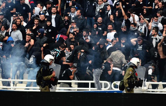 Haos u Solunu – tuča policije i navijača PAOK-a na rođendan VIDEO