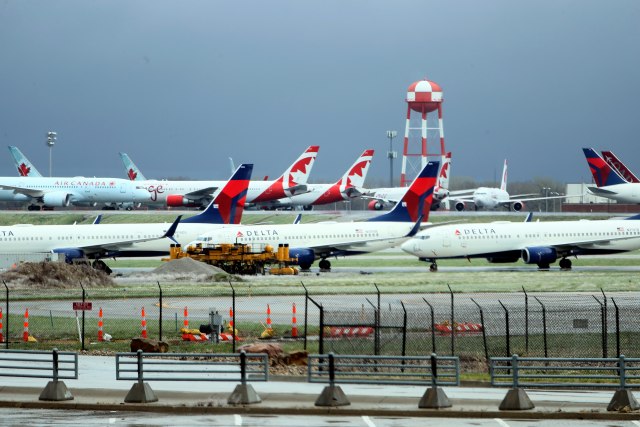Er Kanada obustavlja avionske veze sa SAD