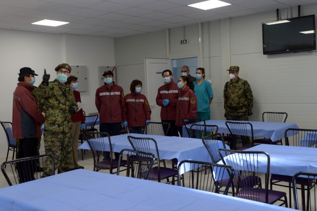 Kineski lekari posetili privremenu bolnicu u Vojnomedicinskom centru 