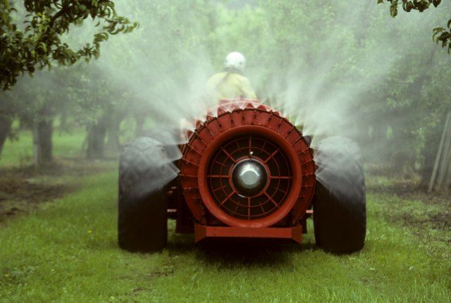 Zabranjeni u EU: Gde završavaju opasni nemački pesticidi?