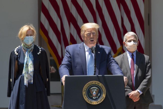Svi sa maskom, ali ne i on: Tramp govorio o vakcini protiv koronavirusa