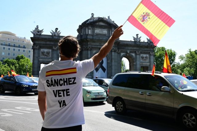 Španci protestuju zbog drakonskih mera u borbi protiv epidemije