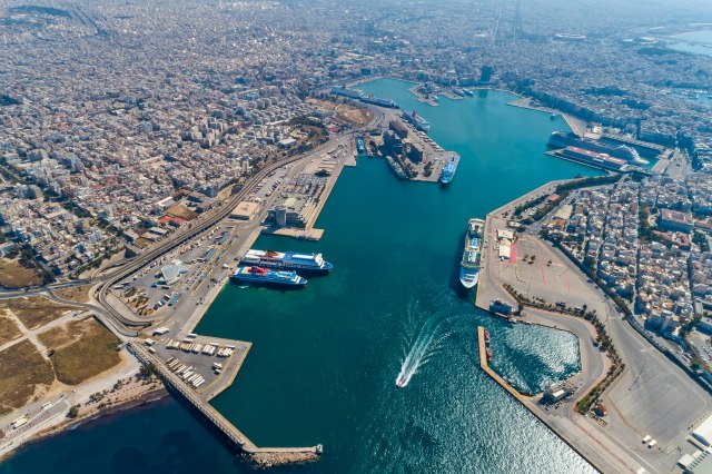 Pirej postao najveæa kontejnerska luka na Mediteranu