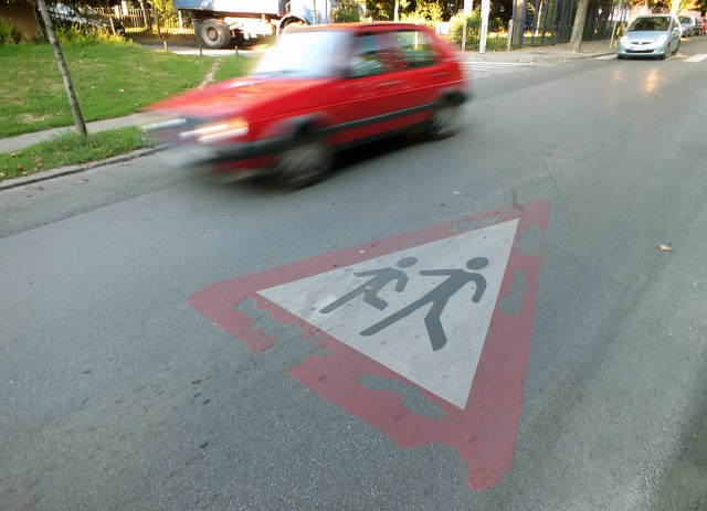 Da li treba dodatno ogranièiti brzinu na auto-putevima i u gradovima?