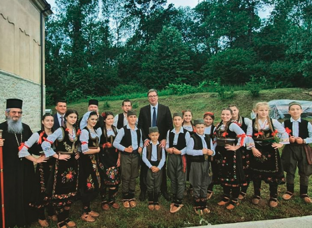 Vučić se družio sa decom u Smederevskoj Palanci: Za njih se borimo FOTO