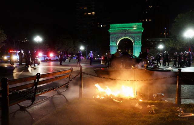 Protesti širom SAD: Sukobi, vatra, suzavac, jedna osoba poginula - uveden policijski èas VIDEO/FOTO